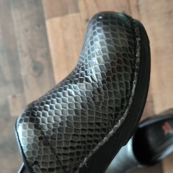 Dansko Snake Print Slip On Clogs Black And Silver Sz 38 7.5-8 Women - Picture 9 of 16
